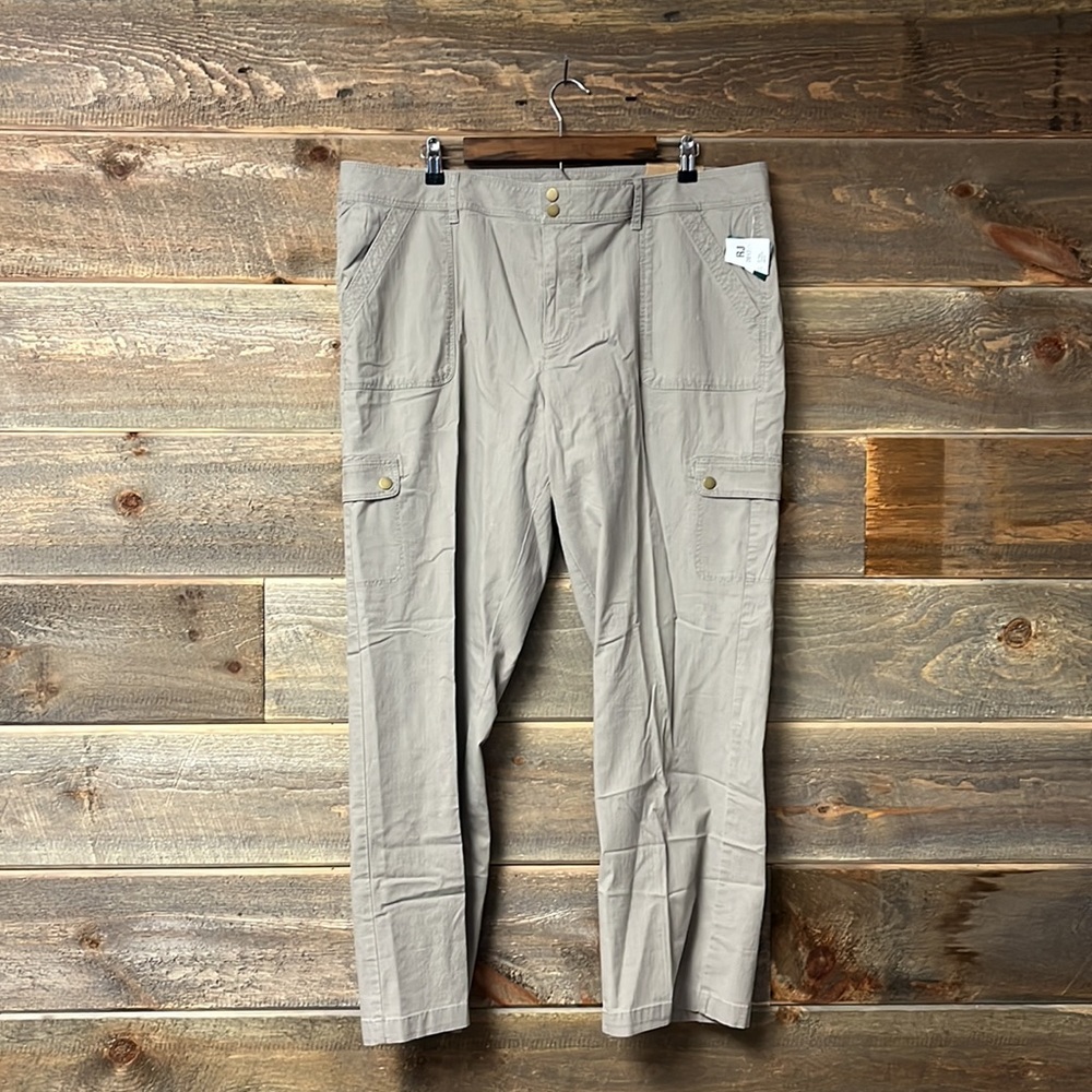 LL Bean Favorite Fit Cargo Pants NWT Size 20
